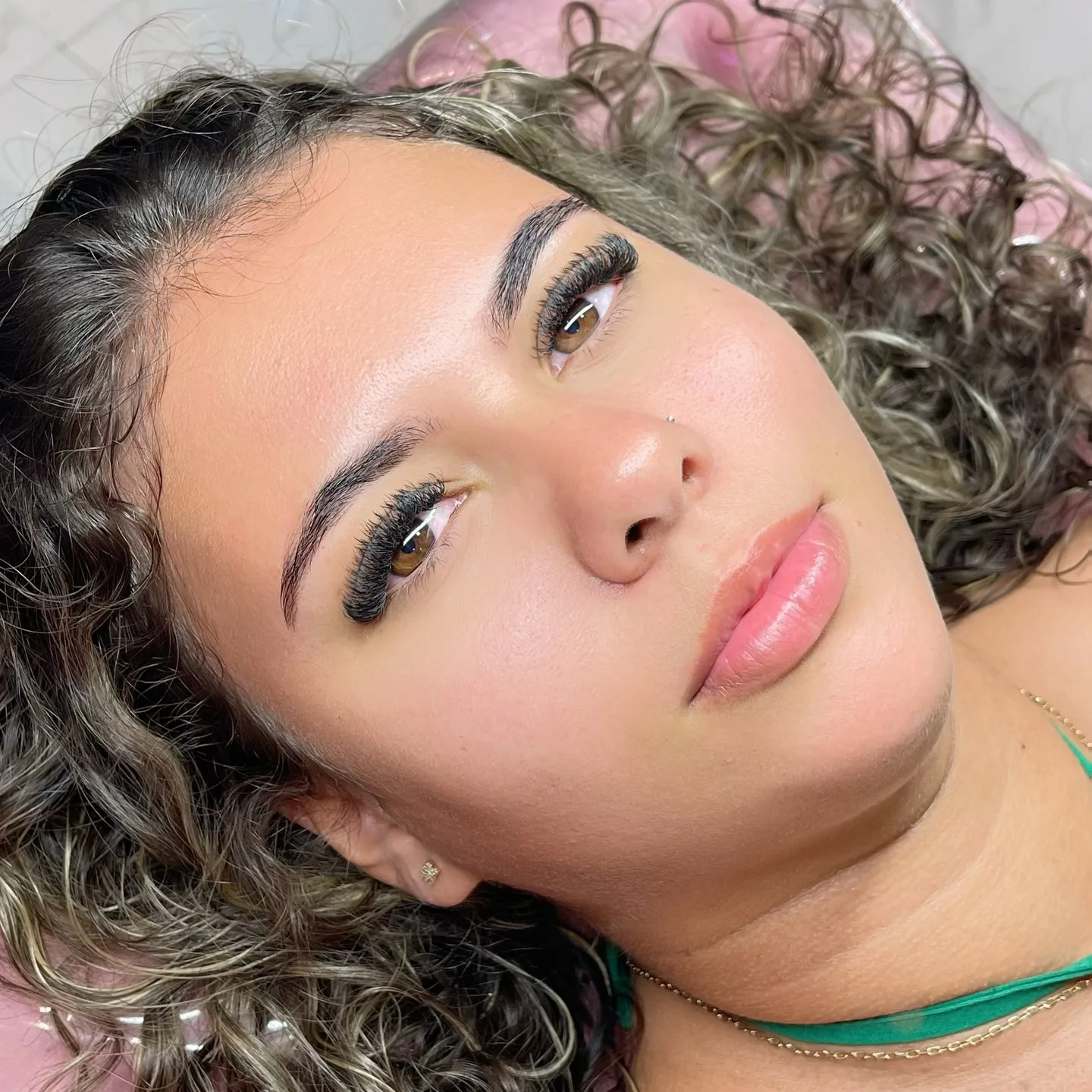Extensão de cílios Volume Brasileiro, Nicolle Fernanda